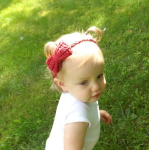 Would you look at this precious baby bow headband from Abigail's Attic?